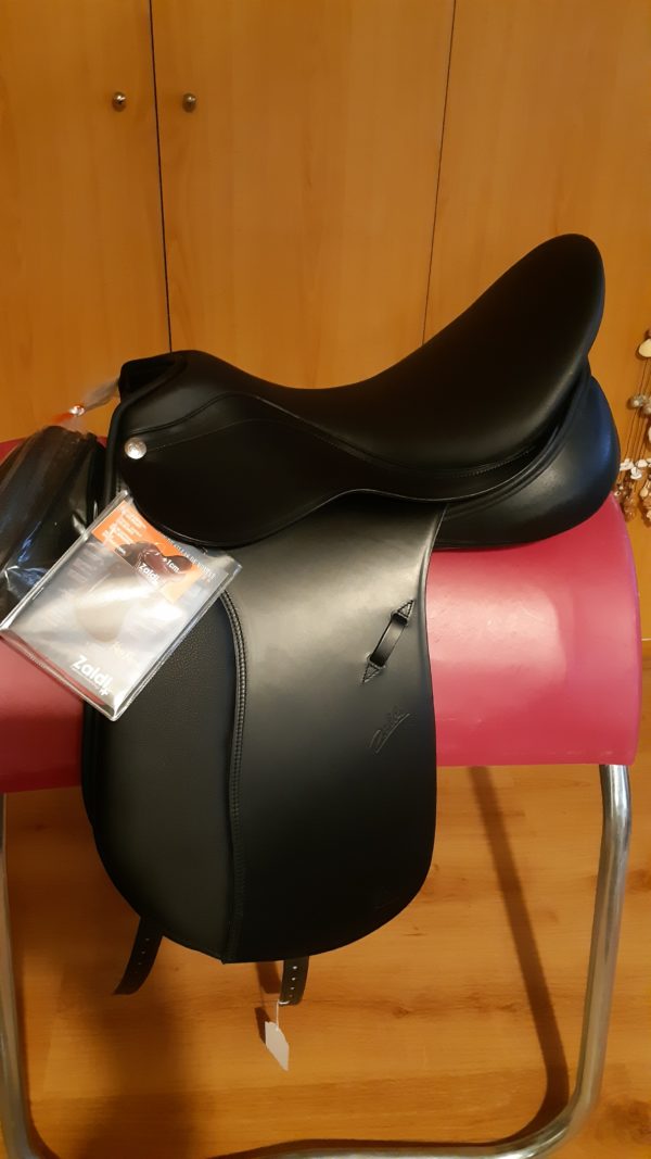 DRESSURSATTEL LANDER MONOBLATT 18" AUSSTELLUNGSSTÜCK/NEU