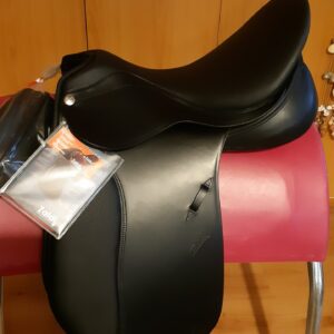 DRESSURSATTEL LANDER MONOBLATT 18" AUSSTELLUNGSSTÜCK/NEU